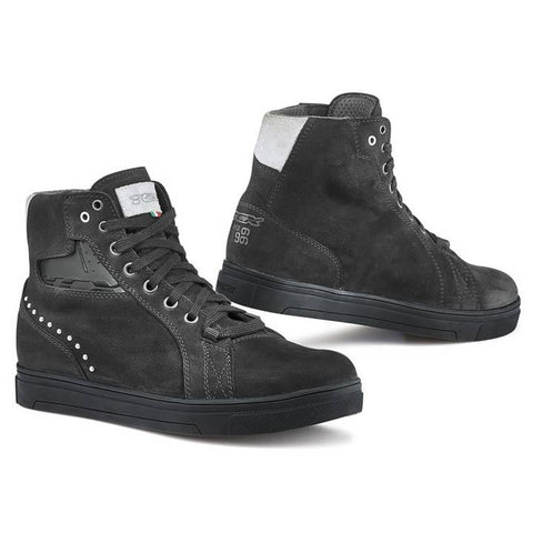 9420W Street Dark WP Women's Shoes Black (Size 5)